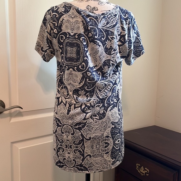 LuLaRoe Classic T - Size Small. Jacquard material - Picture 6 of 12